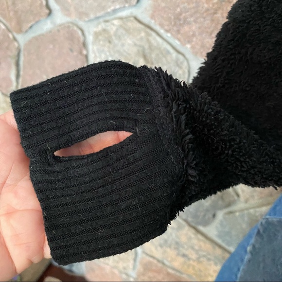 Hollister cropped teddy bear cowl neck sweater - Picture 3 of 5